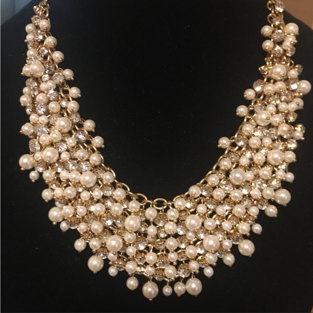 NWT NATASHA BEADED BOLD NECKLACE ABSOLUTELY BEAUTIFUL